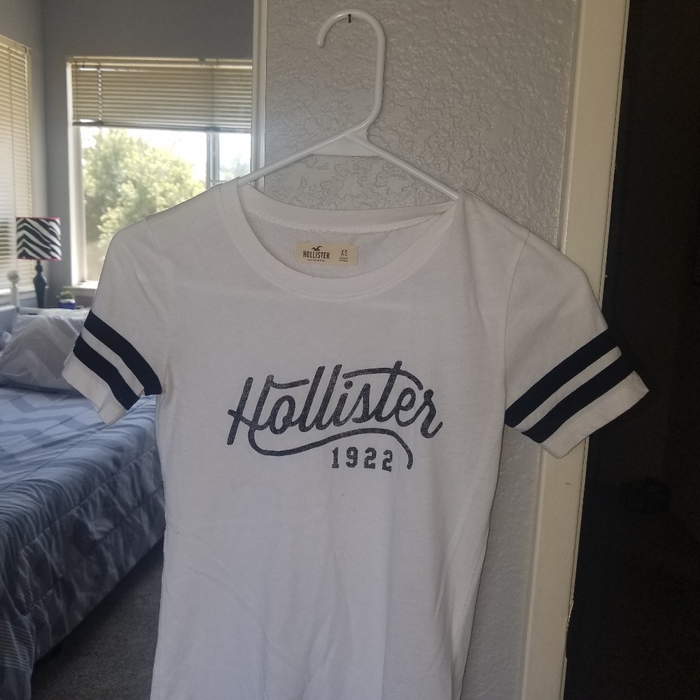 Hollister tee